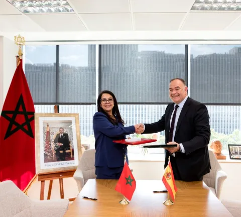 L'Ambassade du Royaume du Maroc et Planeta Formation et Universités promeuvent plus de 240 bourses d'études pour les Marocains résidant en Espagne.