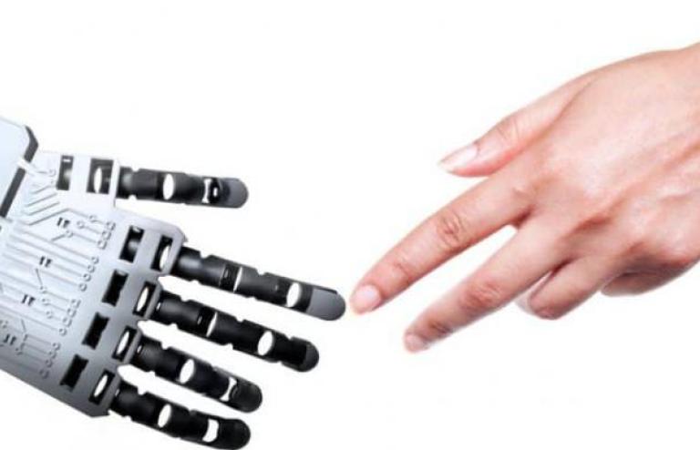 HÔTELLERIE : LES ROBOTS REMPLACENT LES HUMAINS !